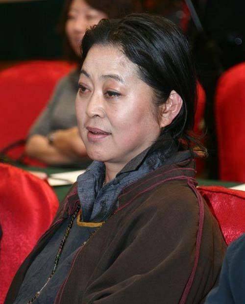 原创倪萍61岁颜值40岁她失去了两次婚姻最终获得了幸福