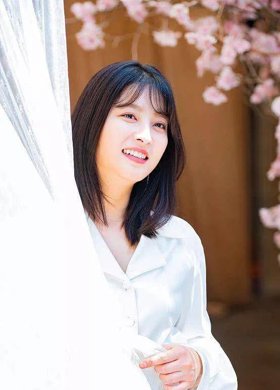 原创微胖女孩朴世荣真是美到让人羡慕丝绸衬衫长裙优雅到骨子里