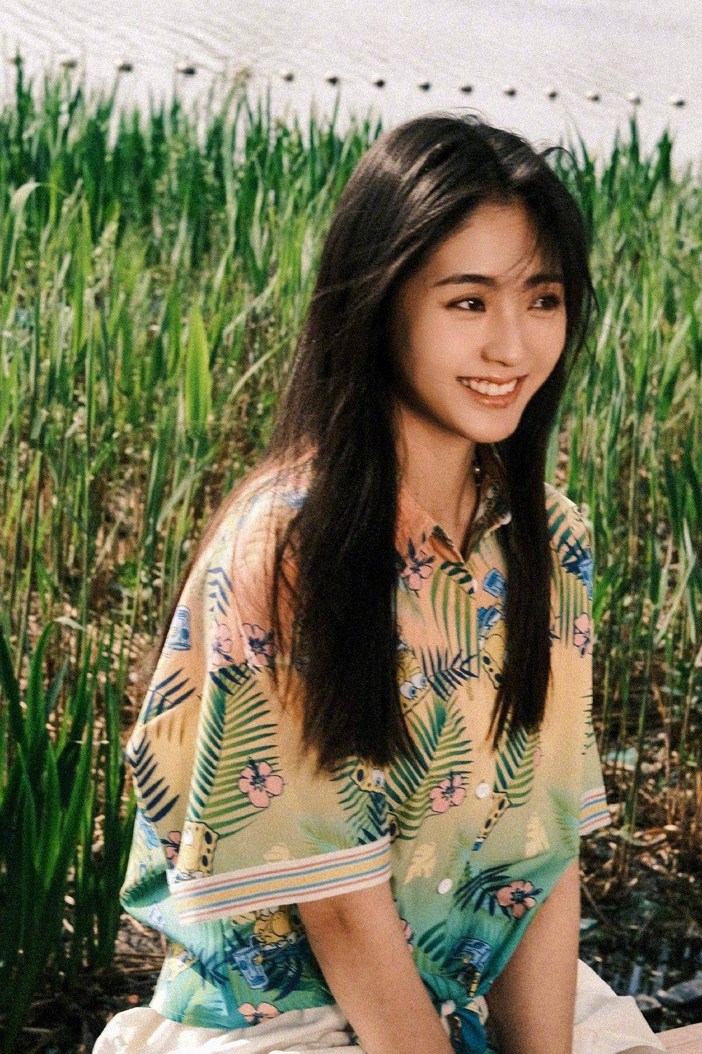 邢菲唱孤勇者,瞬间接头路边小朋友,网友:打入小朋友内部的暗号_视频