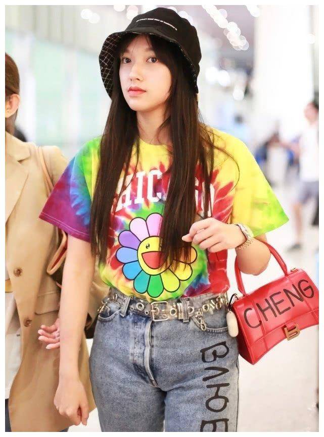 腿粗的程潇不信邪,偏要尝试"磨砂裤",结果穿上腿比助理还粗!