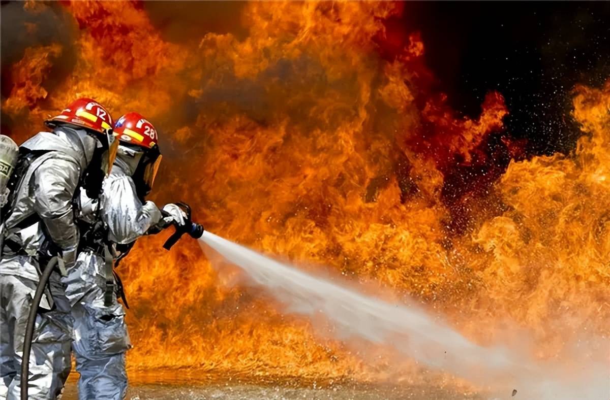 消防员救火伤亡的，火灾制造者是否要承担责任？_手机搜狐网