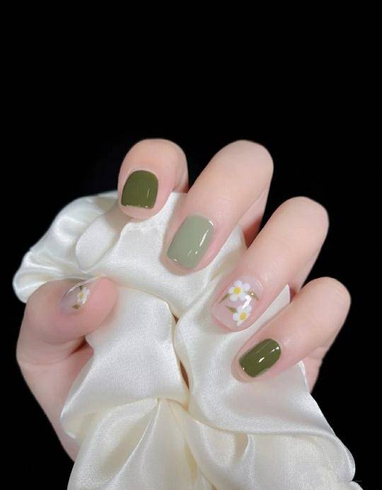 原创夏日里的小清新美甲唯美百搭又时尚款式多样可以自由选择