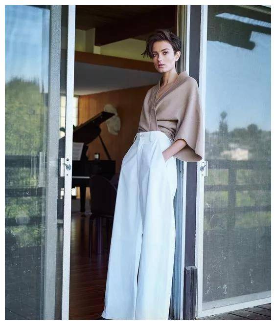 少穿花衣服,多穿"性冷淡风"穿搭,高级显气质_西装_风格_女性