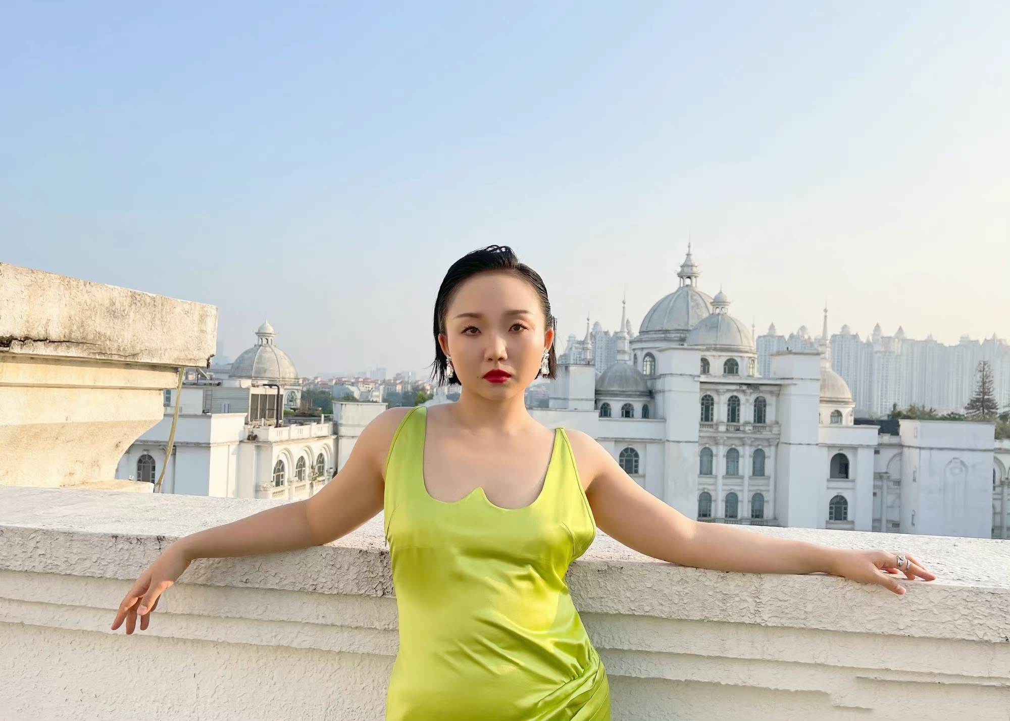 辣目洋子上节目卖惨出道前每个月收入2000块费启鸣我倒贴钱