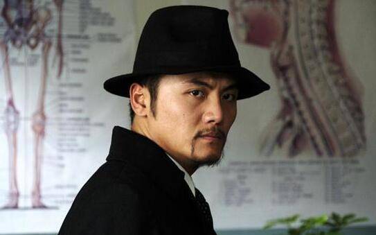 《装台》姬他:曾开宠物店,炒房,被表哥张嘉译斥责不务正业_西安_表演