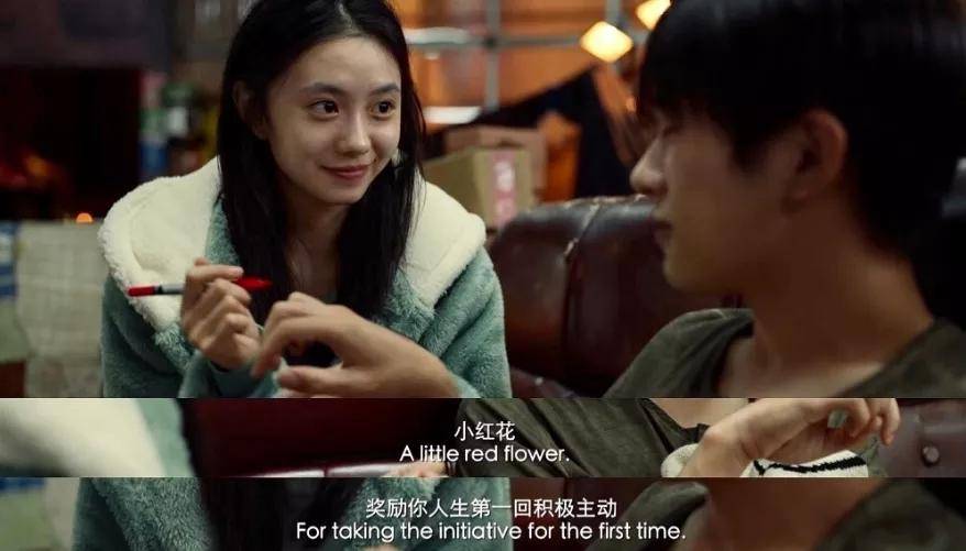 我最感动的画面是,女主给千玺画了一朵小红花,对他说:在病症面前,这群