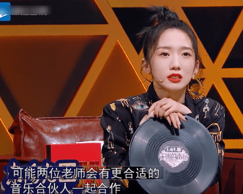 原创复盘孟美岐点评周传雄事件看出综艺圈的奇妙现象