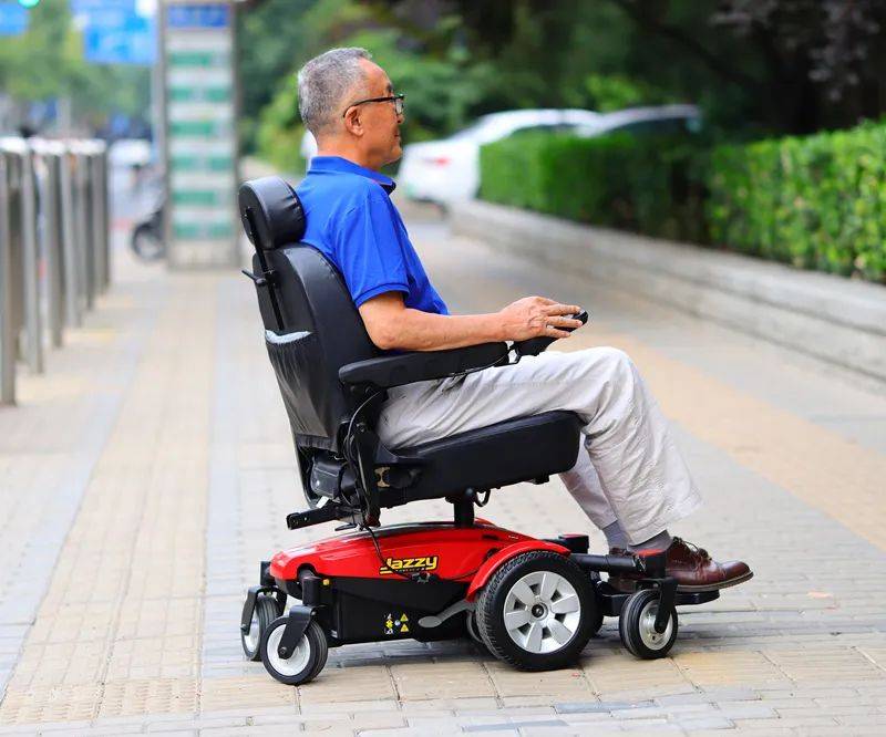 普拉德pridejazzy6轮电动轮椅上斜坡板六轮设计稳定性更强