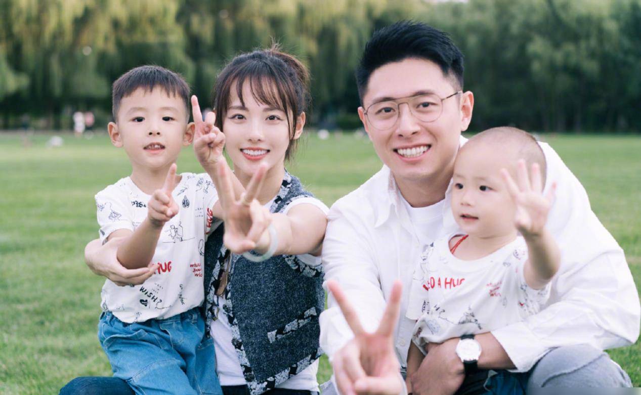 原创张嘉倪晒腹肌近照无精修状态曝光这确定已经33岁了吗