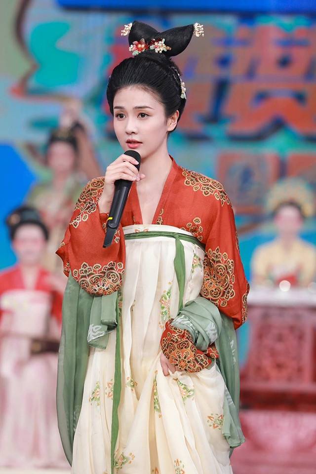 9位女星唐风造型刘亦菲梦华录桃花妆美翻迪丽热巴唐装造型被嫌难看