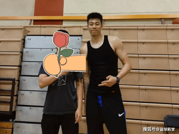 原创张镇麟终现身球迷偶遇肌肉暴增传闻入湖人闷声发大财