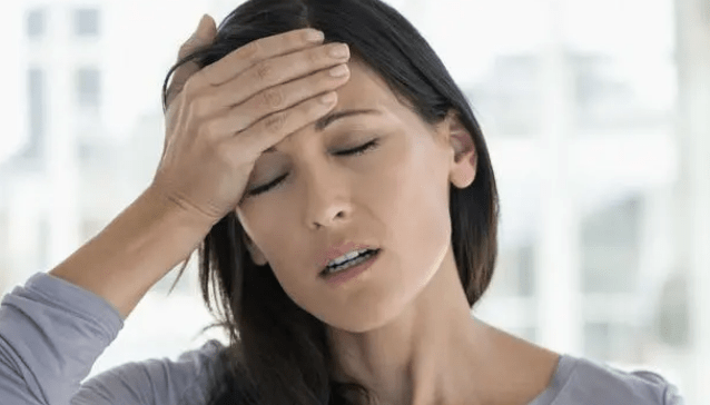 女性更年期为何皮肤暗淡无光?简单教你两招,让你再年轻五岁_女人_兰茸