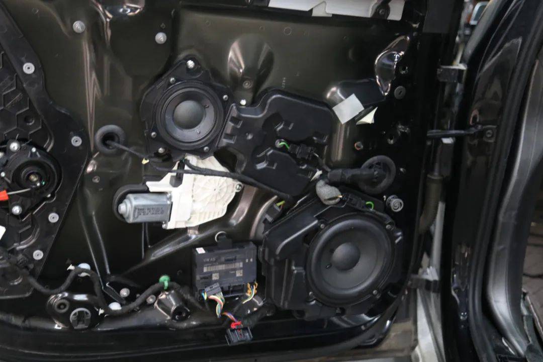 奥迪a8原车后改bose音响不满意 再次升级bo音响