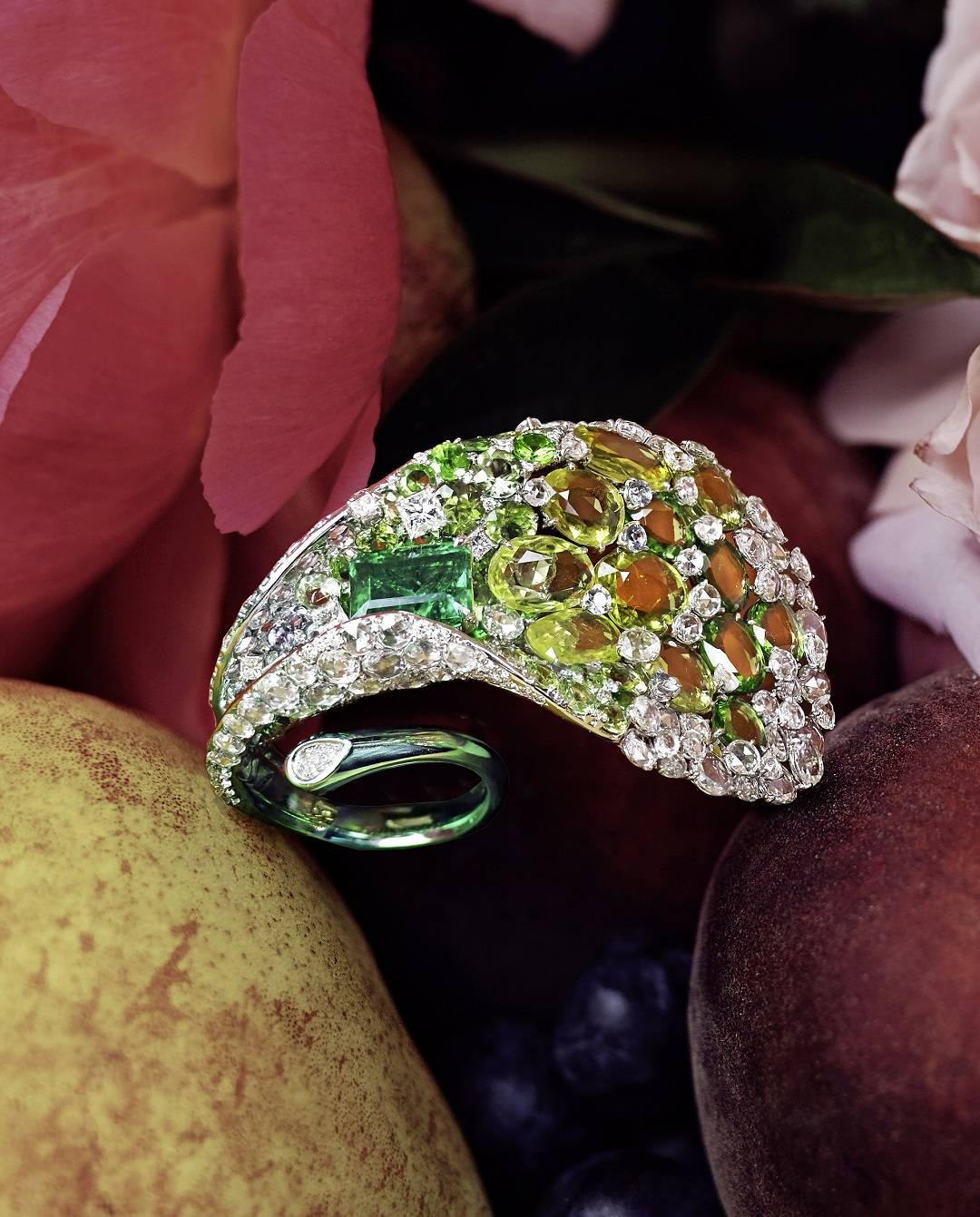 她是中国设计师为何传奇珠宝大师jar的藏家也青睐她