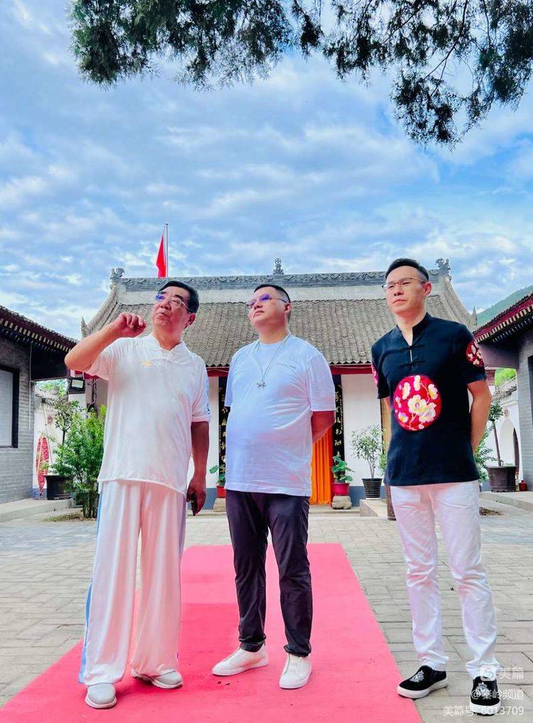 杨昊龙董事长,肖鸿钧教授,沙漠毅行创始人盖思宏董事长.