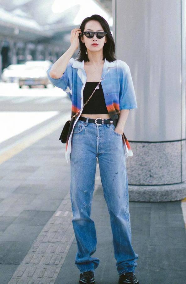 原创牛仔裤走下神坛只因你不会搭跟着明星这样穿超吸睛