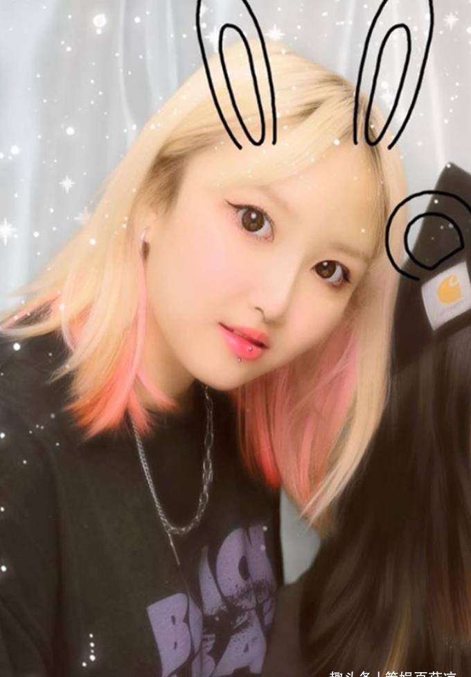 关礼杰的小女儿名叫关枫盈,现在只有18岁,不过相对