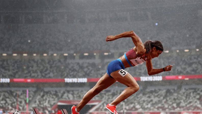 1年4场3破世界纪录!22岁的她已经成为400米栏的女王