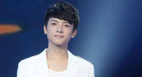 长相清秀,娃娃脸,没想到《热血同行》把这位歌手捧成了演员_吴俊余