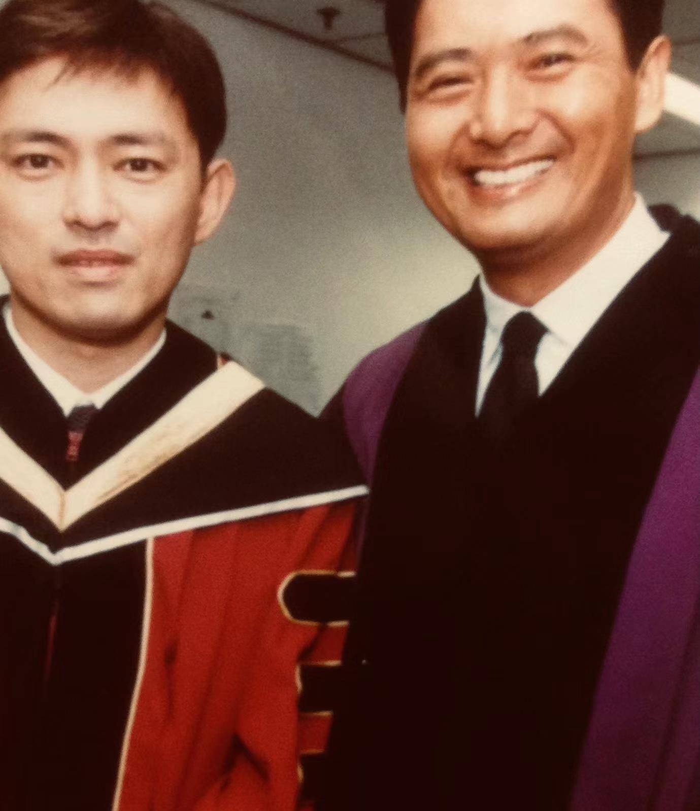 毕业照与毕业季:忆周润发获颁荣誉博士那天_影像_动作_时间