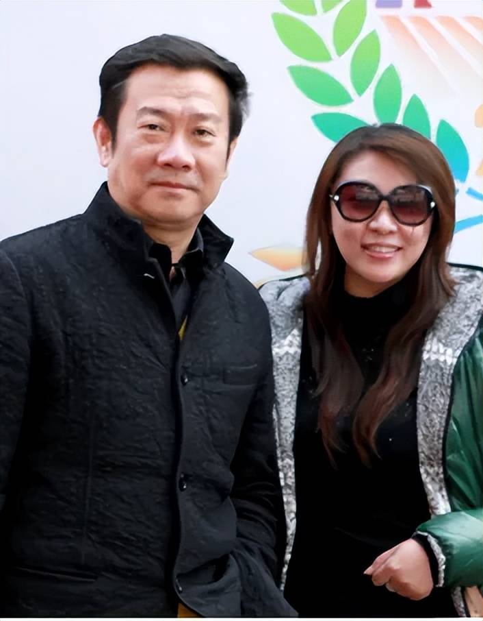 原创央视主持赵保乐娶普通女工妻子婚后生一子一家三口幸福甜蜜