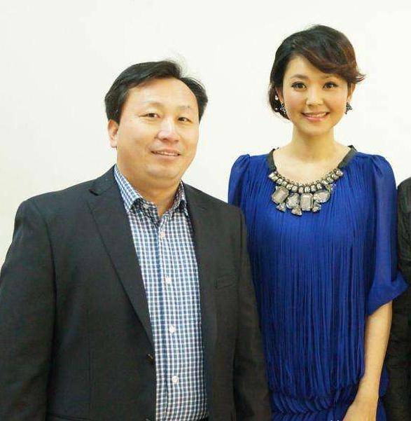 方琼已经结婚很多年了,她和老公杨扬曾同在河北电视台工作,男方曾是她