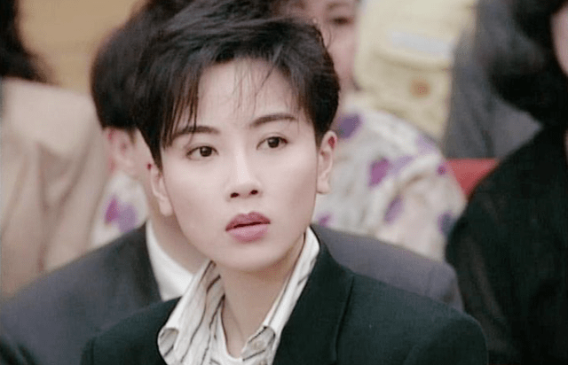1992年,袁洁莹又搭档陈法蓉出演了周星驰版的《鹿鼎记》,饰演大双儿