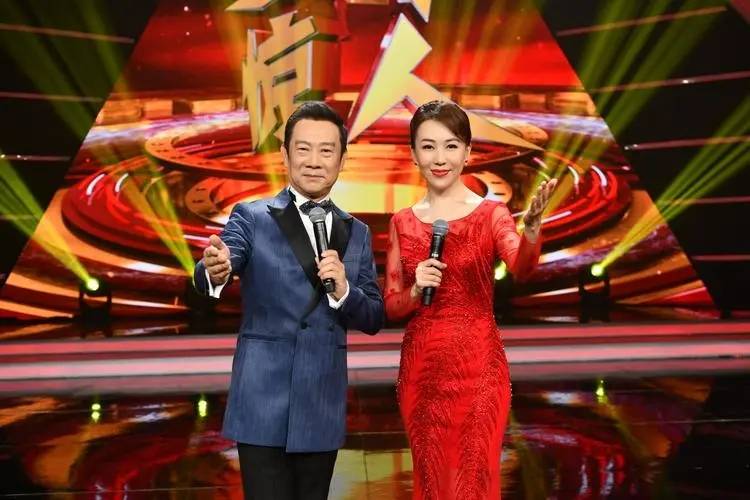 原创央视主持赵保乐娶普通女工妻子婚后生一子一家三口幸福甜蜜