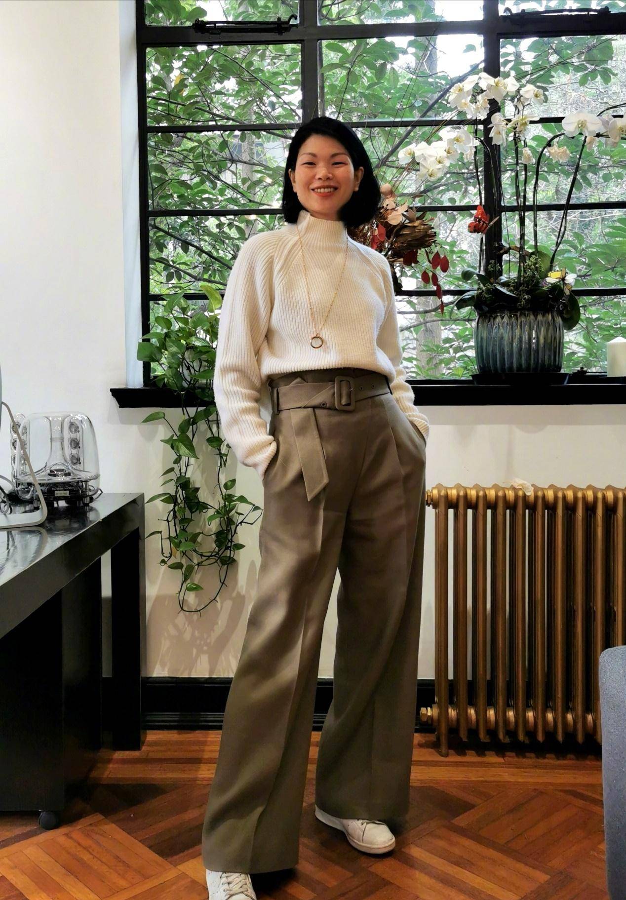 38岁丑模吕燕并不丑穿白西装高级耐看混血儿子超正太