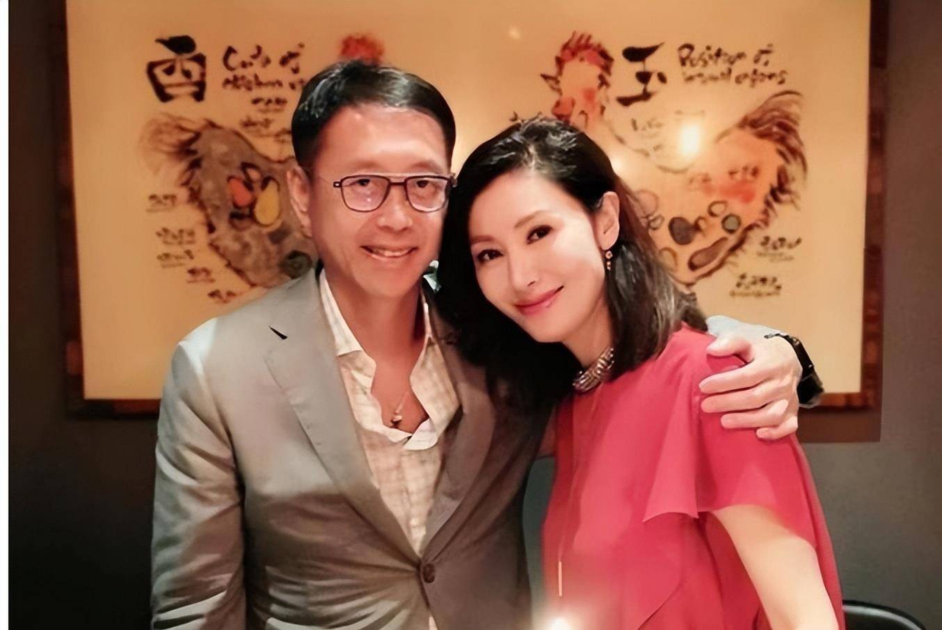 原创52岁的李嘉欣出海秀身材她曾是江湖上最美丽的香港妹妹