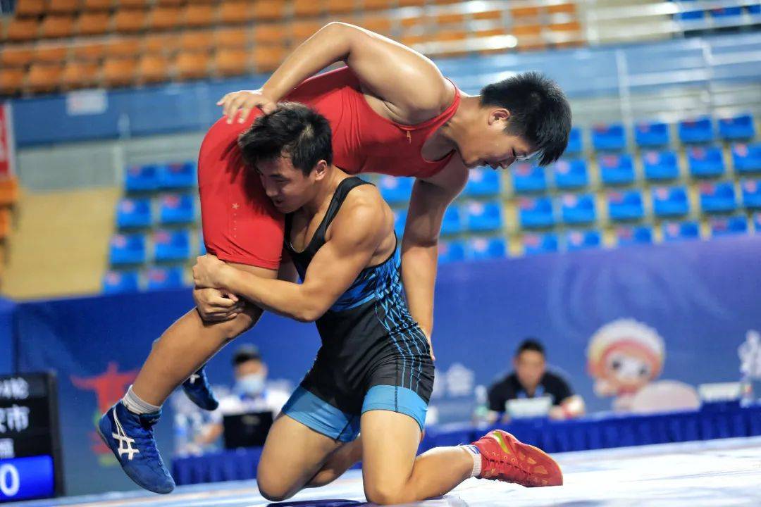 直击省十五运会自由式摔跤赛场_kg_比赛_级别