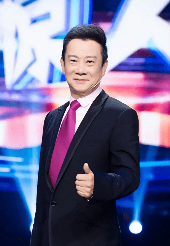 原创央视主持赵保乐娶普通女工妻子婚后生一子一家三口幸福甜蜜