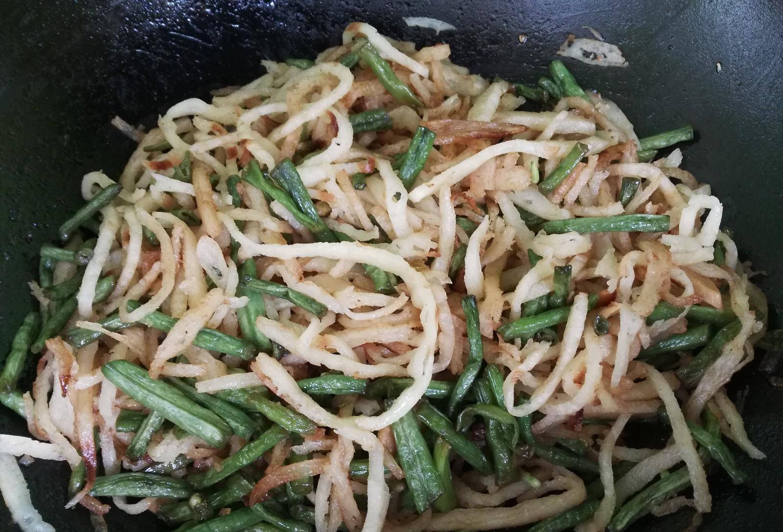 这个饭从小吃到大,怎么吃也不够,是菜也是主食,一盘吃饱