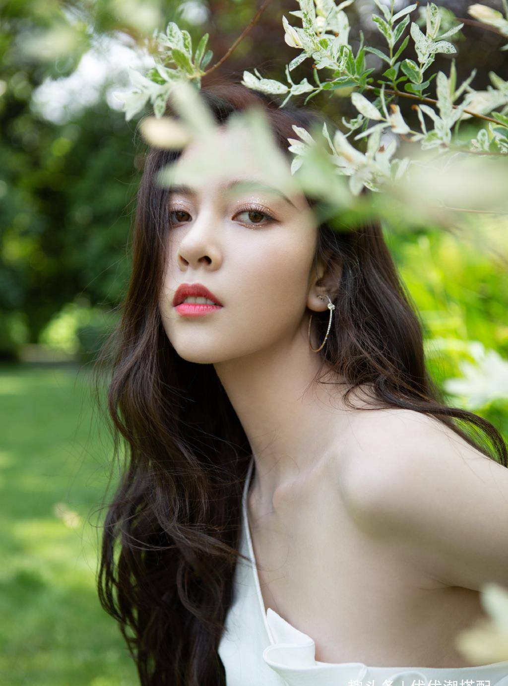 原创被24岁宋妍霏美到了白裙子高跟鞋清纯动人网友恋爱了