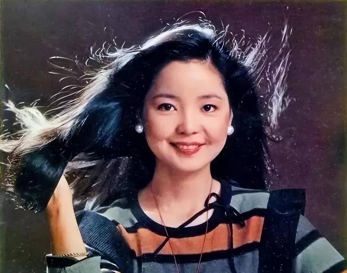 未婚,最后一通电话打给成龙,邓丽君凭啥成为传奇_高凌风_傅中尉_邓家