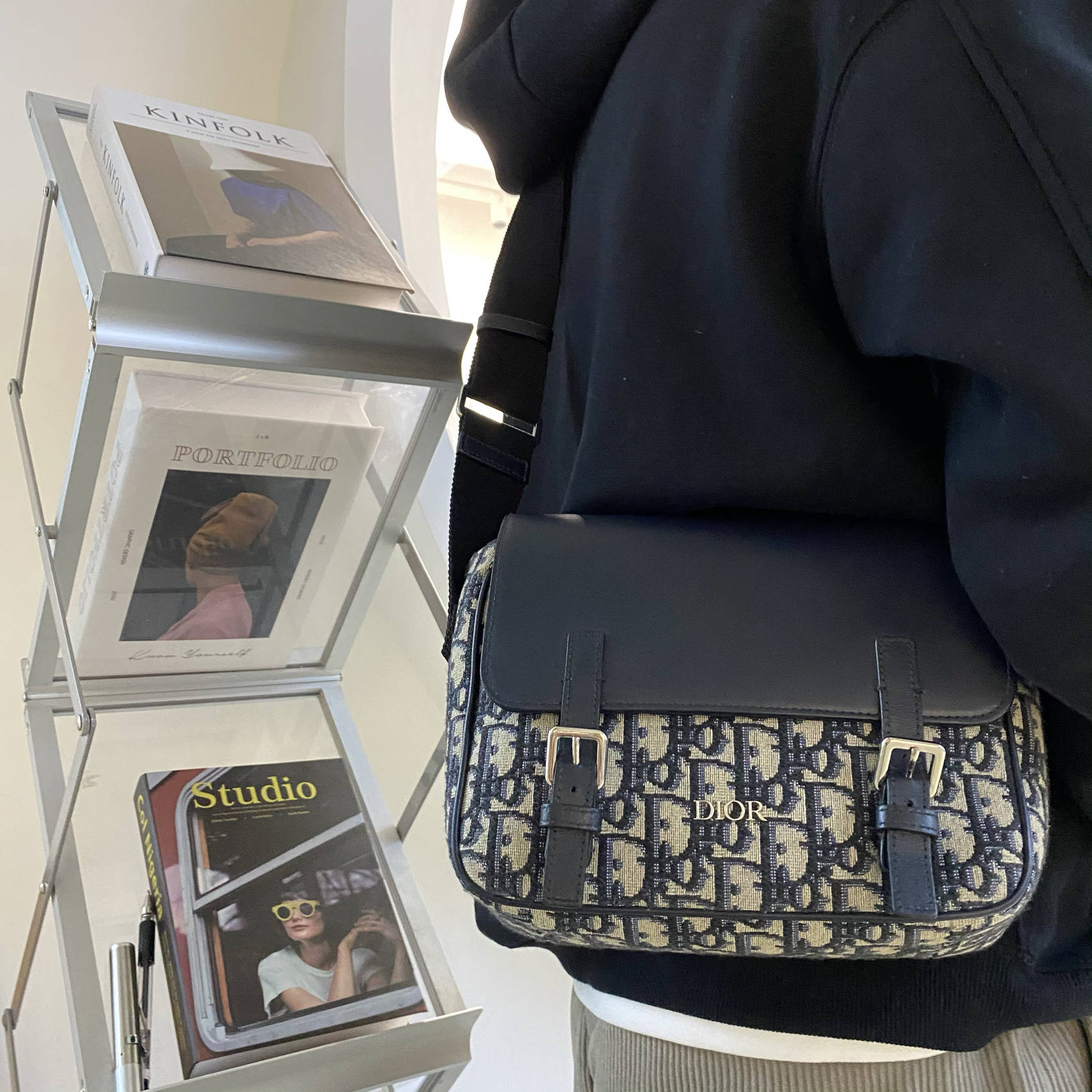 dior邮差包宇宙款价格?