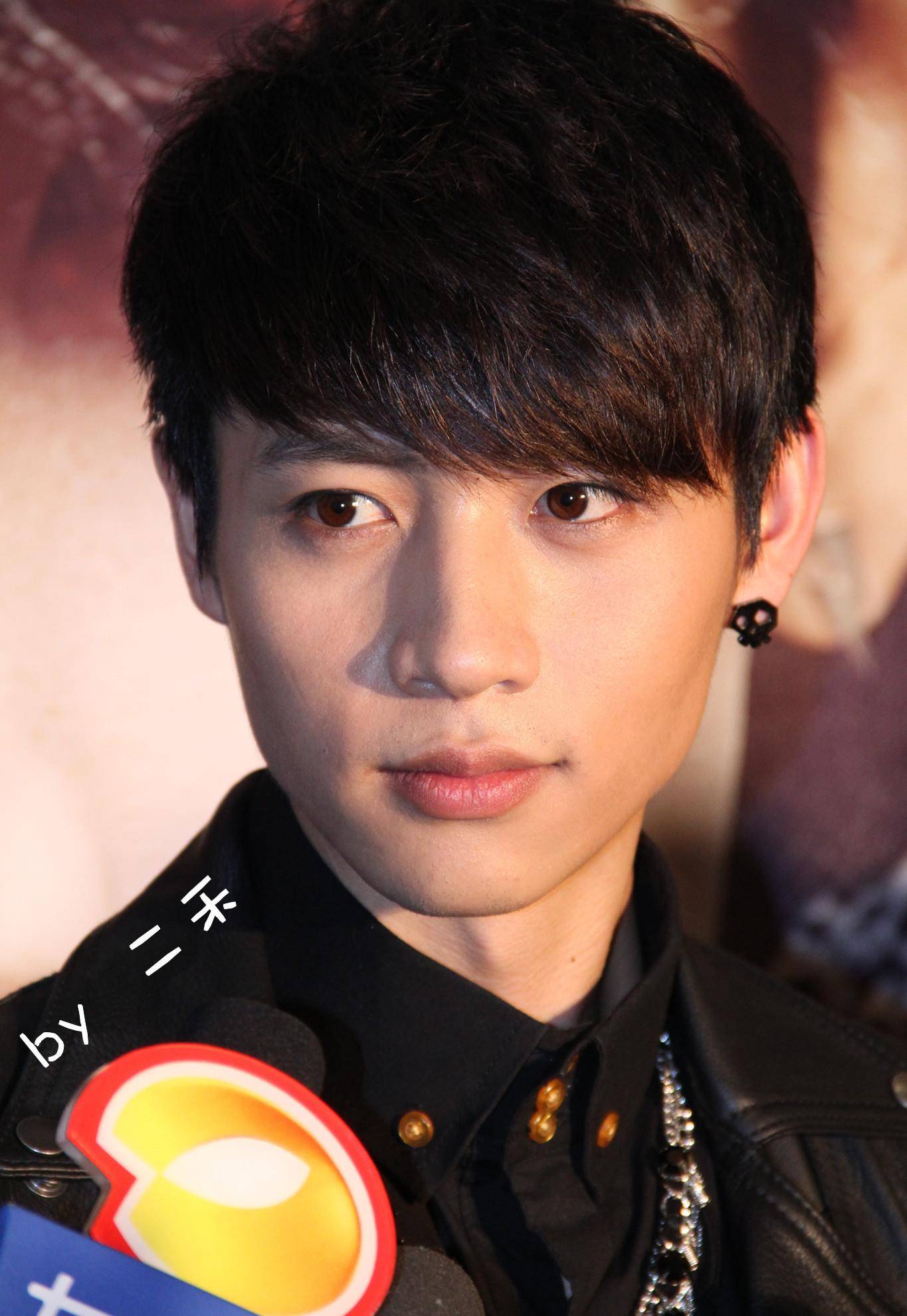 原创魏晨偶像出道被爆恋情后粉丝不少反增的他到底有何魅力