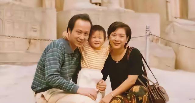 在丈夫罗京的葬礼上哭晕,7年后嫁给富商,刘继红如今怎么样了?