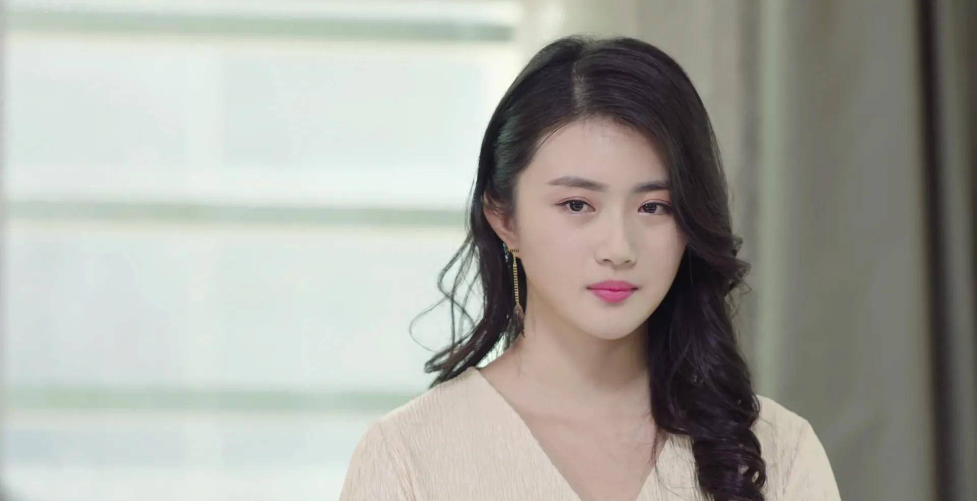 原创这个世界不看脸剧中两位美女因为拜金结局都不太好