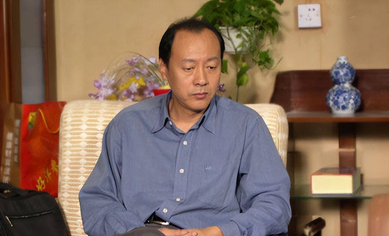 《绝不放过你》当中拥有"保护伞"的黑心商人"陈一文";在这之后,侯天来