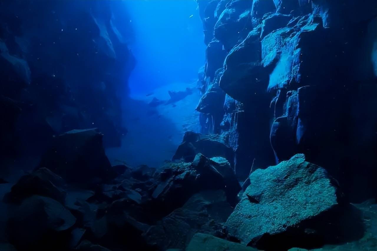 马里亚纳海沟正在大量吞入海水