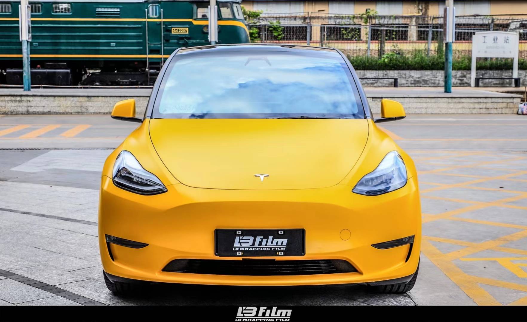 特斯拉modely-lbfilm改色膜电光金属黄,金黄灿烂即视感_搜狐汽车_搜狐