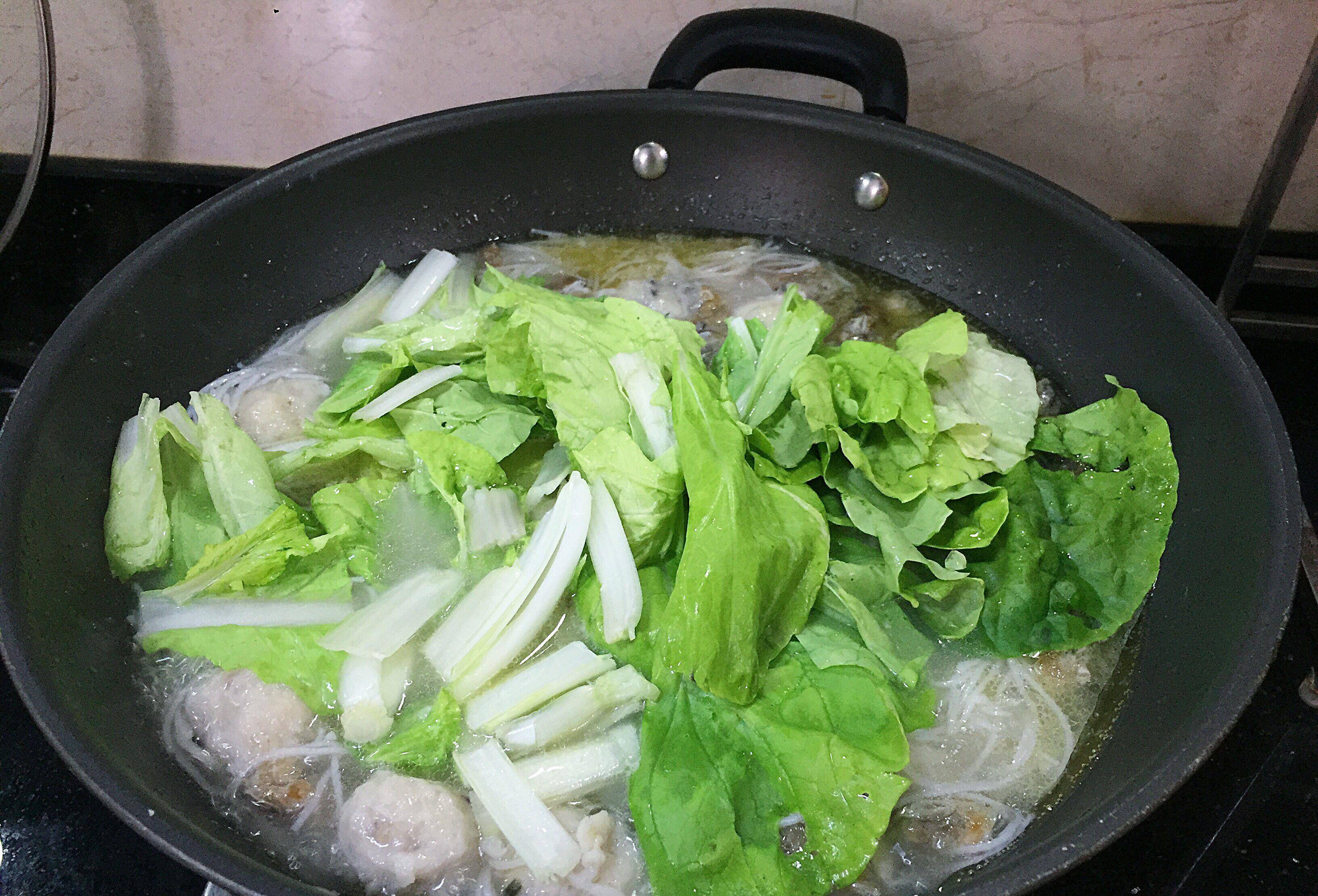 原创天冷了学福建人煮闽南湖头米粉汤味道实在好热腾腾吃得舒心