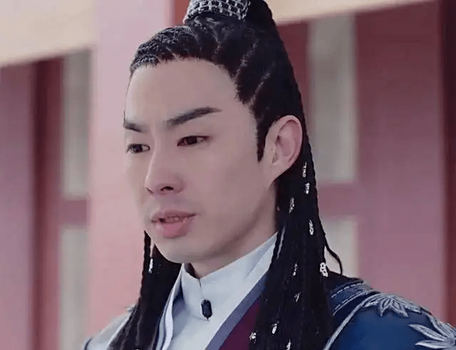 厚嘴唇,大鼻孔,长方脸,这7位男星看似很帅,实则奇怪