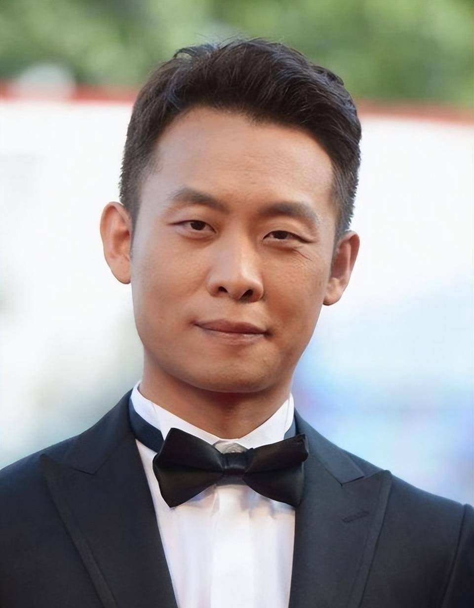2004年他失去了他的白月光,2年后闪婚,与妻子丁克16年_张译_郭娜_表演