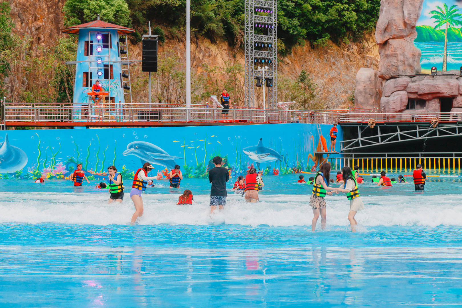 原创杭州周边龙吟谷水上乐园玻璃水滑梯造浪池儿童水寨玩到嗨起