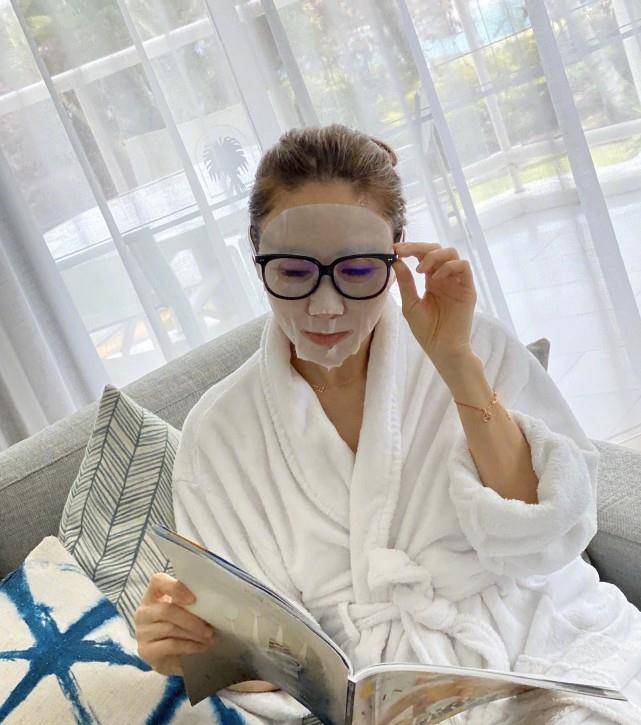 原创49岁黎姿内心不老日常阔太太生活依旧精彩为好友当模特状态佳