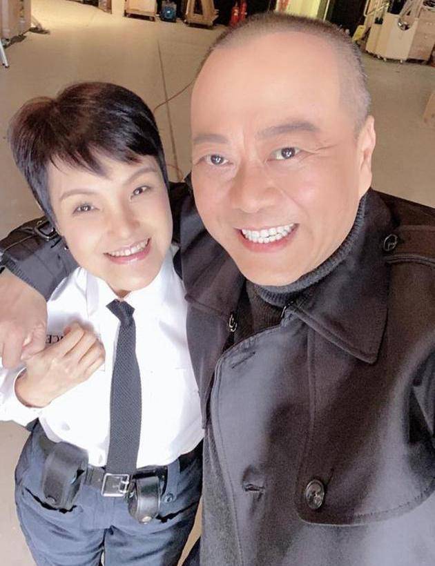 欧阳震华近照曝光,头发花白眼角皱纹明显略沧桑,发福认不出_傅洁娴