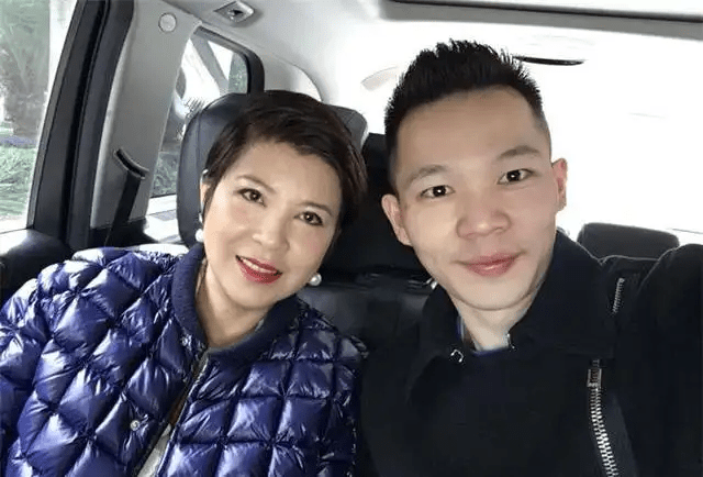 众星现身张兰豪宅为杭天琪接风!近照仍显冻龄