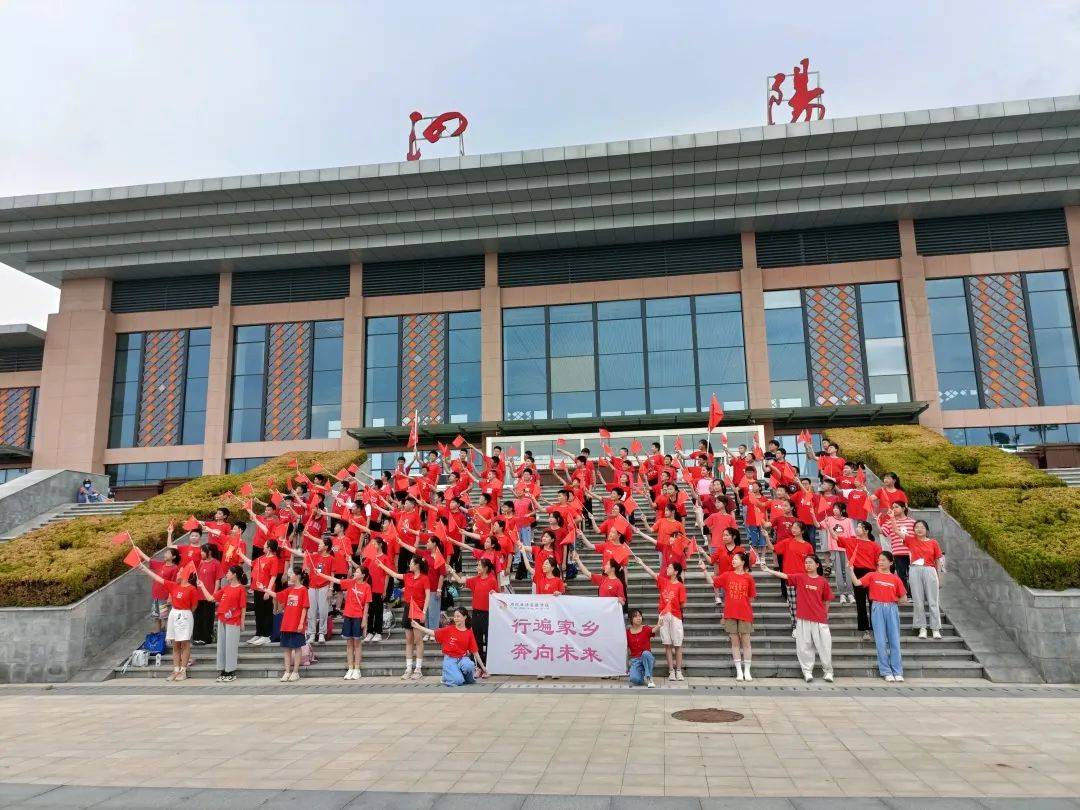 宿遷市泗陽雙語實驗學校畢業禮越過一座山